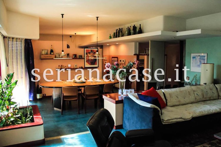 Quadrilocale di 195mq con terrazza vivibile e box doppio Nembro