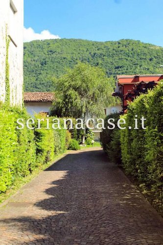 Quadrilocale di 195mq con terrazza vivibile e box doppio Nembro