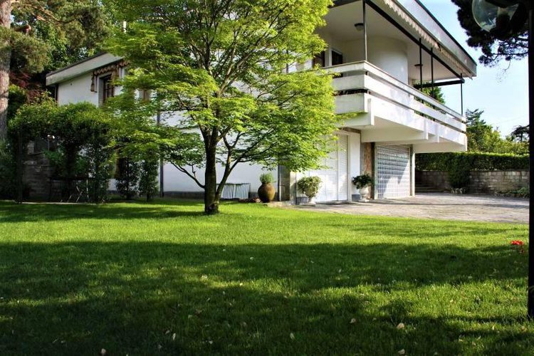 Lipomo prestigiosa villa singola Lipomo