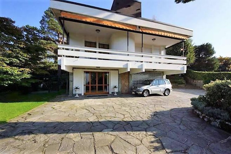 Lipomo prestigiosa villa singola Lipomo