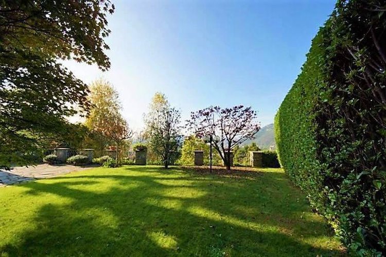 Lipomo prestigiosa villa singola Lipomo