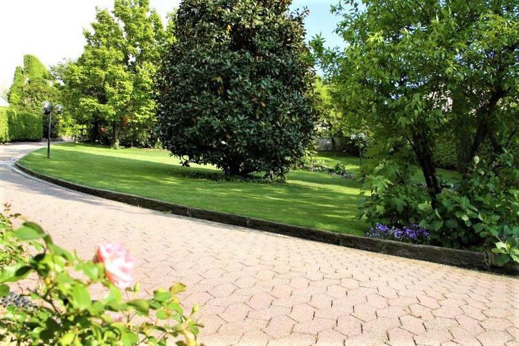 Lipomo prestigiosa villa singola Lipomo