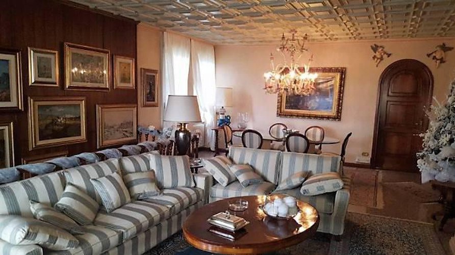 Lipomo prestigiosa villa singola Lipomo