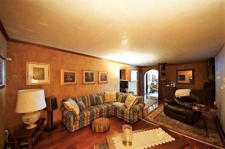 Lipomo prestigiosa villa singola Lipomo