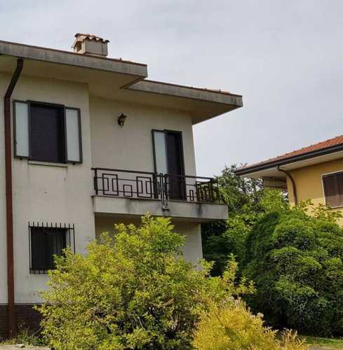 VILLA INDIPENDENTE CON VISTA PANORAMICA MERONE (CO) Merone