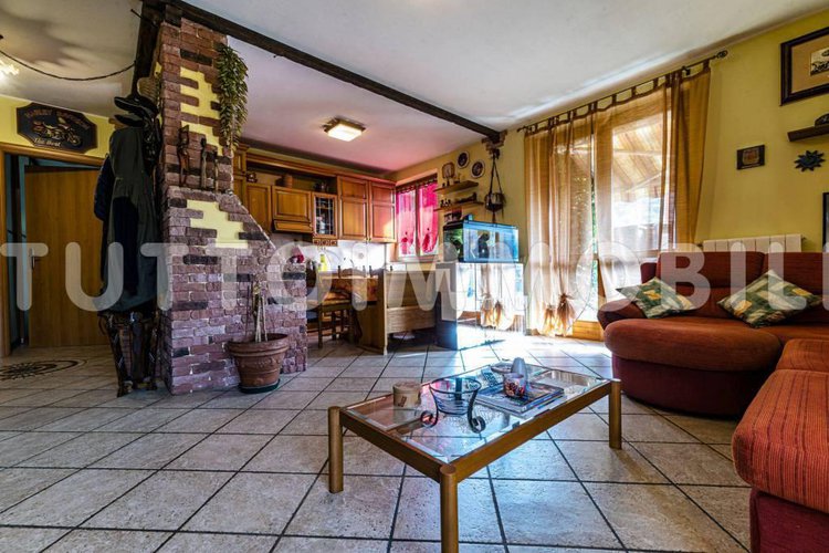 TRILOCALE CON GIARDINO A CENE