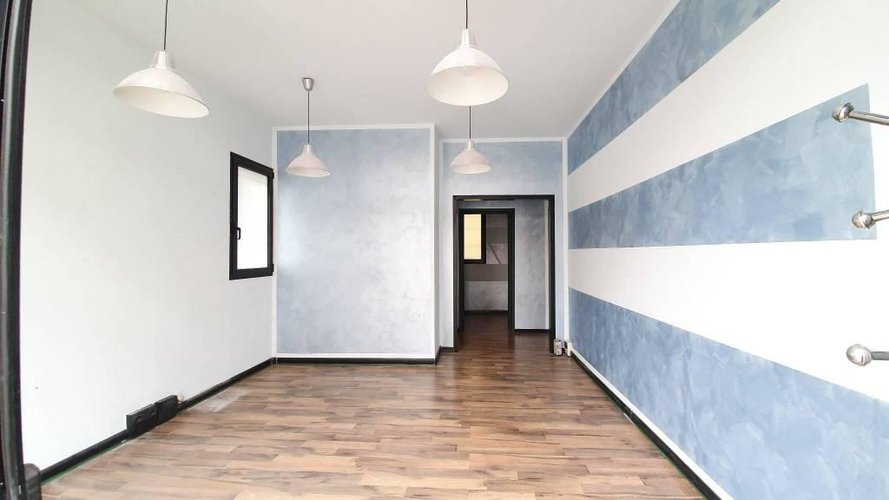 NEGOZIO E/O UFFICIO CON MAGAZZINO E CORTILE ESCLUSIVO Terno d'Isola