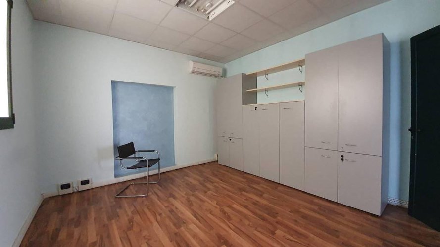 NEGOZIO E/O UFFICIO CON MAGAZZINO E CORTILE ESCLUSIVO Terno d'Isola