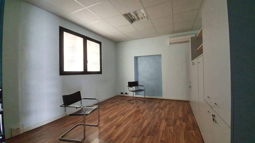 NEGOZIO E/O UFFICIO CON MAGAZZINO E CORTILE ESCLUSIVO Terno d'Isola