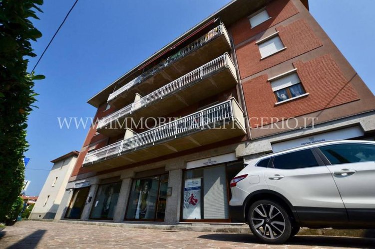 Ultimo piano con ascensore, box e cantina Cisano Bergamasco