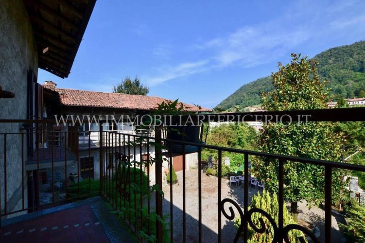 Cascina indipendente abitabile con terreno Pontida