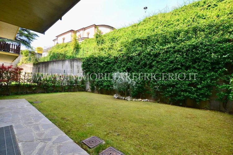 Appartamento con giardino e taverna Caprino Bergamasco