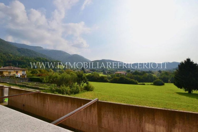 Appartamento con giardino e taverna Caprino Bergamasco