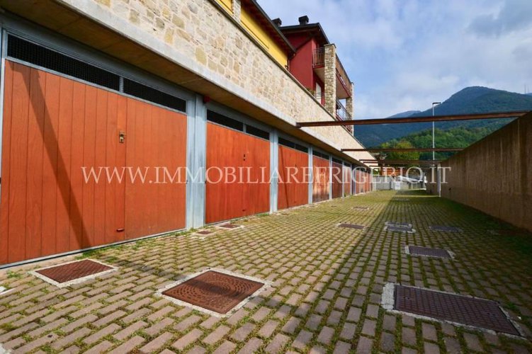 Appartamento con giardino e taverna Caprino Bergamasco