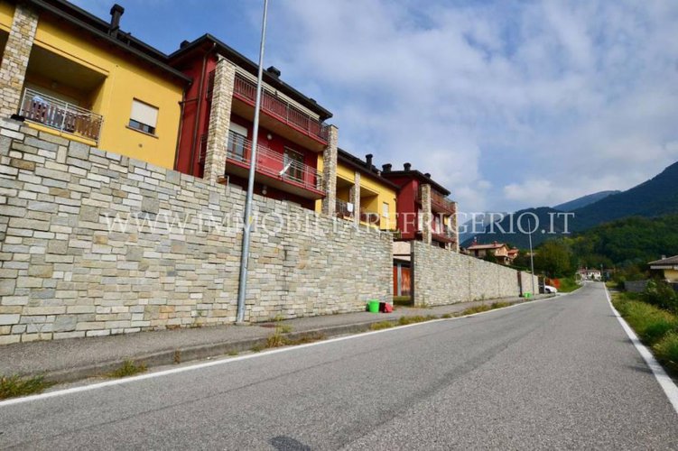 Appartamento con giardino e taverna Caprino Bergamasco
