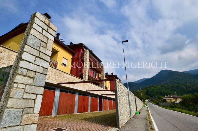 Appartamento con giardino e taverna Caprino Bergamasco