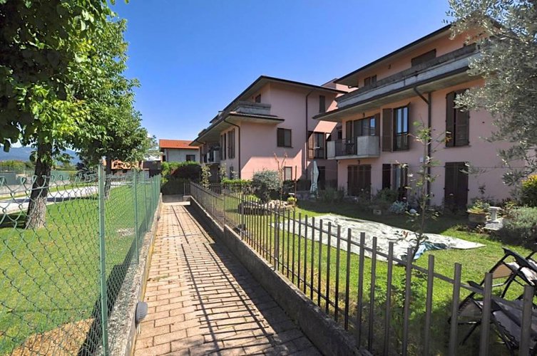 TRILOCALE CON GIARDINO E BOX Ambivere