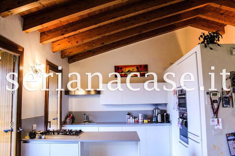 CENTRALE, PRESTIGIOSO ATTICO CON TERRAZZO E BOX DOPPIO Seriate