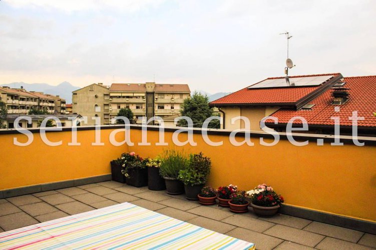 CENTRALE, PRESTIGIOSO ATTICO CON TERRAZZO E BOX DOPPIO Seriate