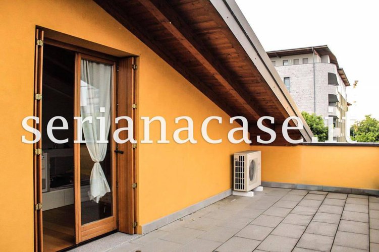 CENTRALE, PRESTIGIOSO ATTICO CON TERRAZZO E BOX DOPPIO Seriate