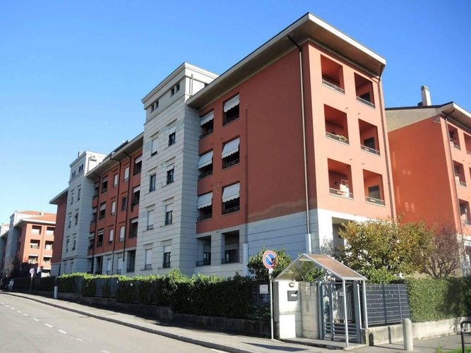 Quadrilocale con giardino due box Villaggio Sposi