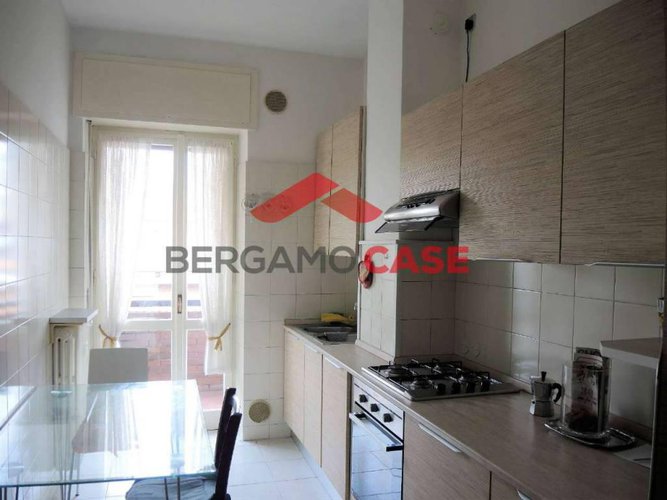 Trilocale ultimo piano nel quartiere di Loreto