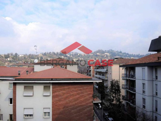 Trilocale ultimo piano nel quartiere di Loreto Bergamo