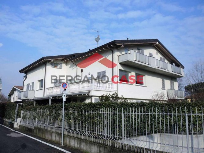 Nuovo trilocale con terrazzo e box a Curno