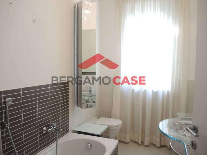 Nuovo trilocale con terrazzo e box a Curno Curno