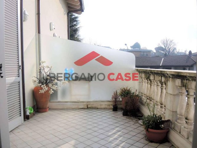 Nuovo trilocale con terrazzo e box a Curno Curno