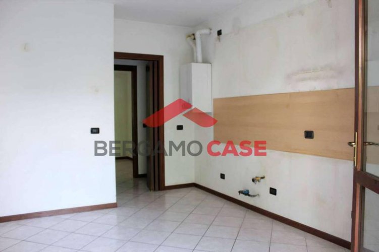 Bilocale con giardino e box