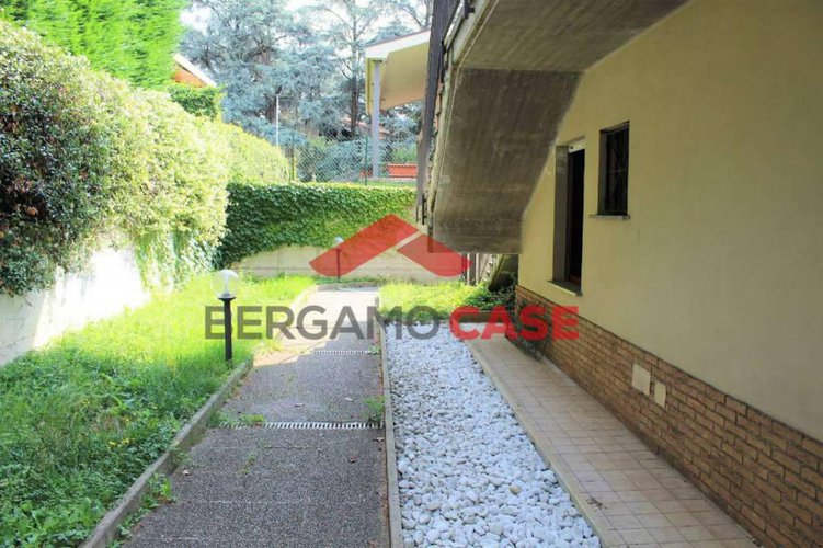 Bilocale con giardino e box Bergamo