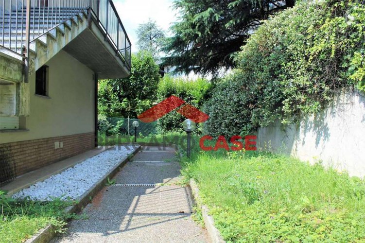 Bilocale con giardino e box Bergamo