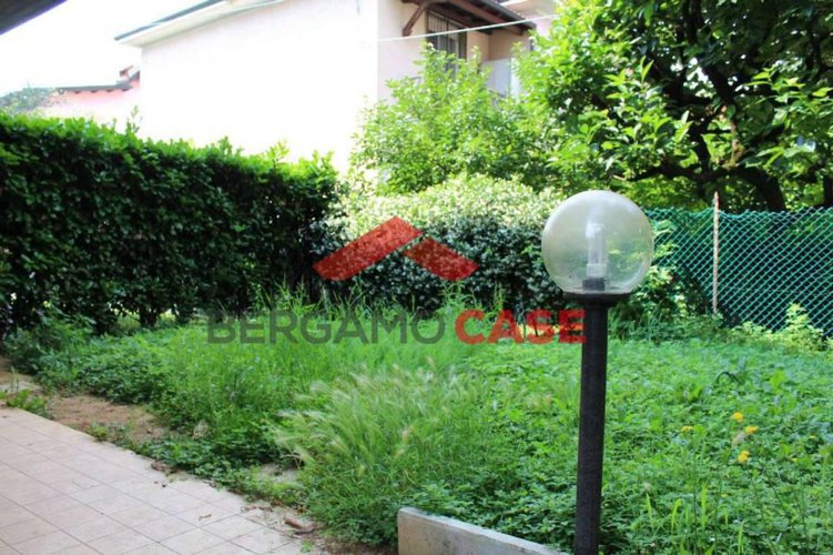 Bilocale con giardino e box Bergamo