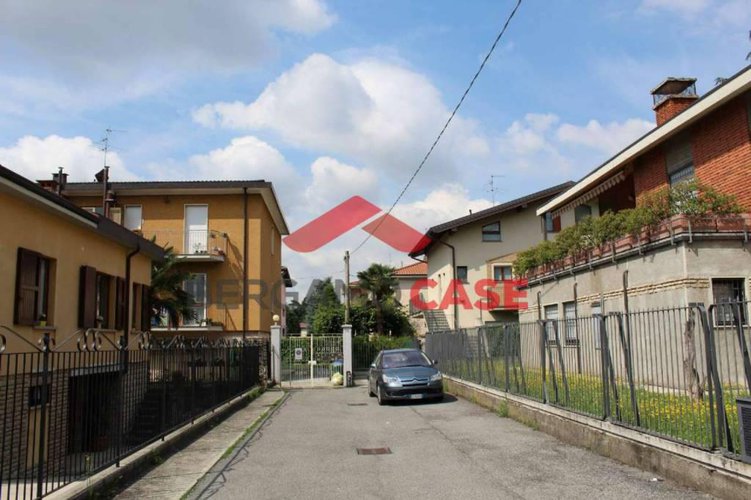 Bilocale con giardino e box Bergamo