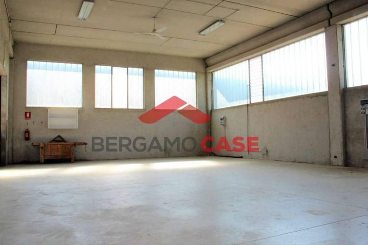 Capannone artigianale a Lurano Lurano