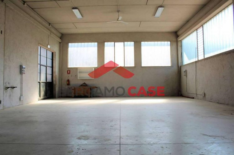 Capannone artigianale a Lurano Lurano