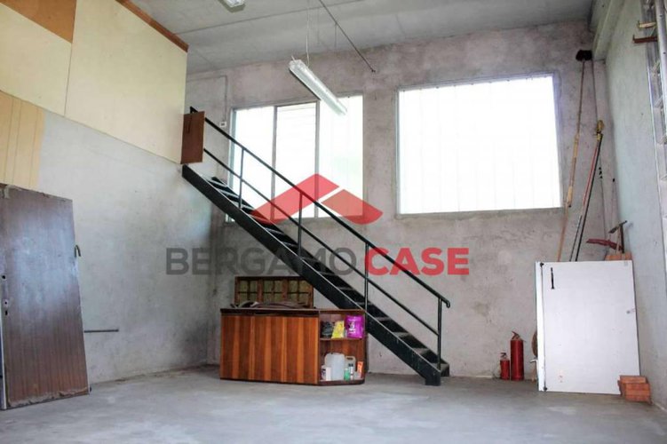 Capannone artigianale a Lurano Lurano