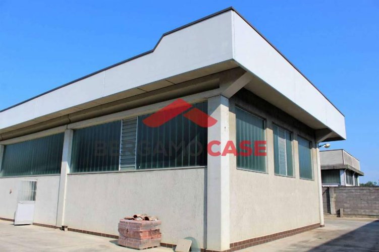 Capannone artigianale a Lurano Lurano