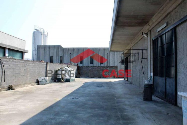 Capannone artigianale a Lurano Lurano