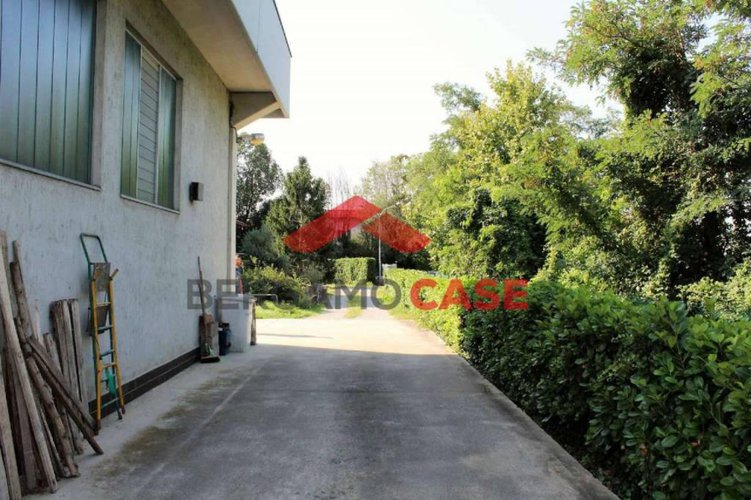 Capannone artigianale a Lurano Lurano