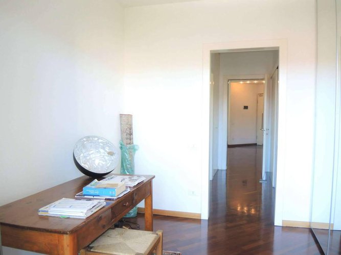 Trilocale con terrazzo e box Via San Bernardino Bergamo