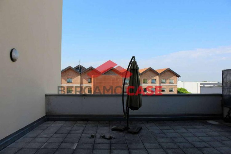 Trilocale con terrazzo e box Via San Bernardino Bergamo