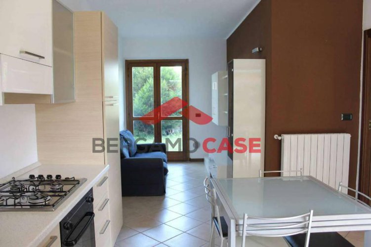 Bilocale con giardino e posto auto curno zona Marigolda Curno