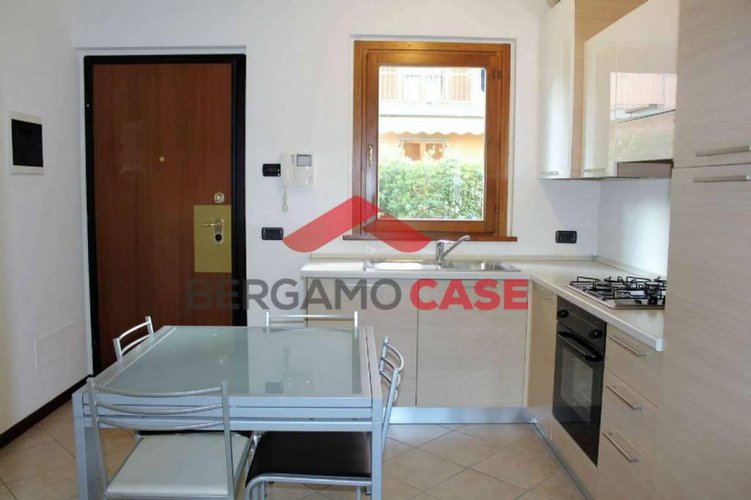 Bilocale con giardino e posto auto curno zona Marigolda Curno