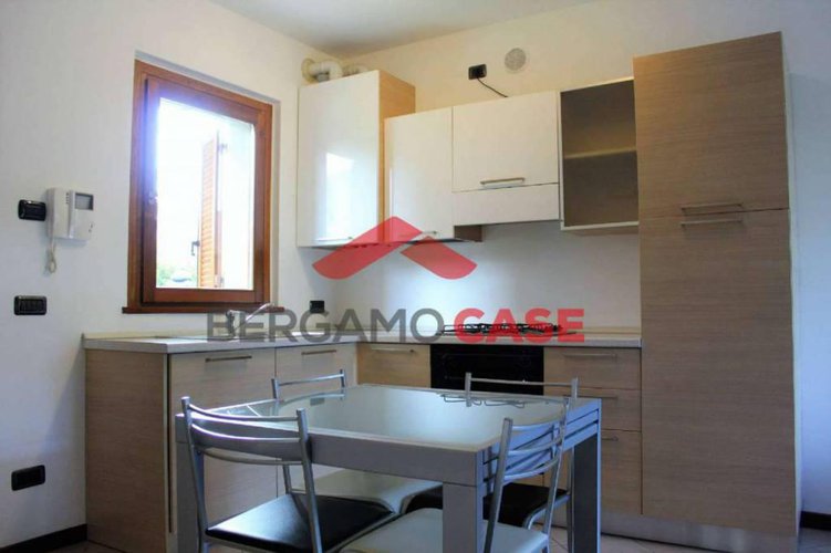 Bilocale con giardino e posto auto curno zona Marigolda Curno