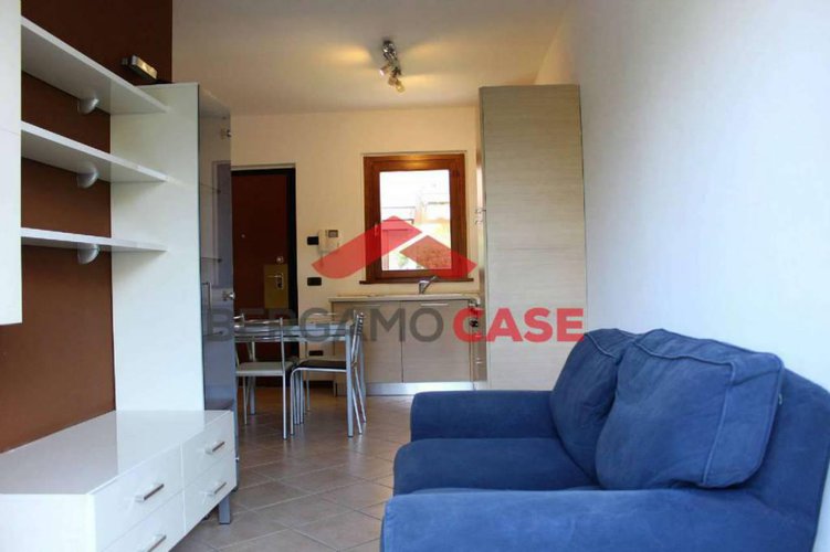 Bilocale con giardino e posto auto curno zona Marigolda Curno