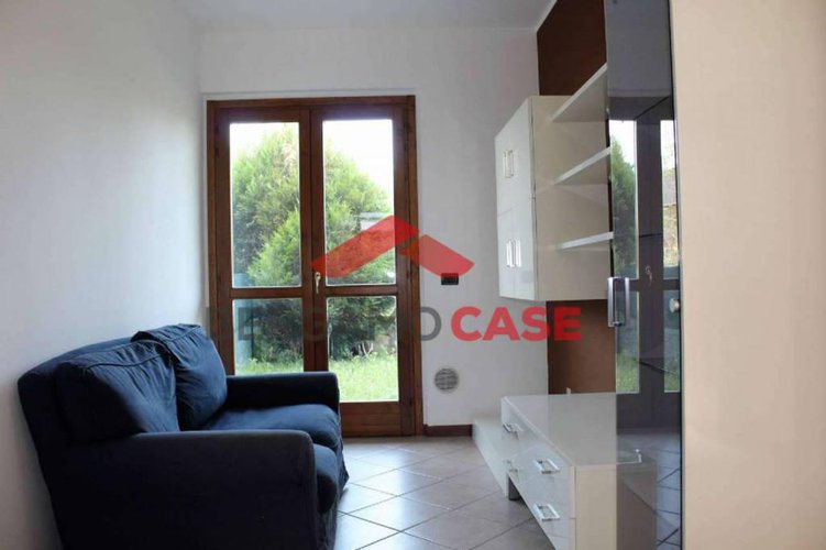 Bilocale con giardino e posto auto curno zona Marigolda Curno