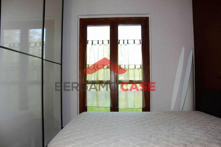 Bilocale con giardino e posto auto curno zona Marigolda Curno