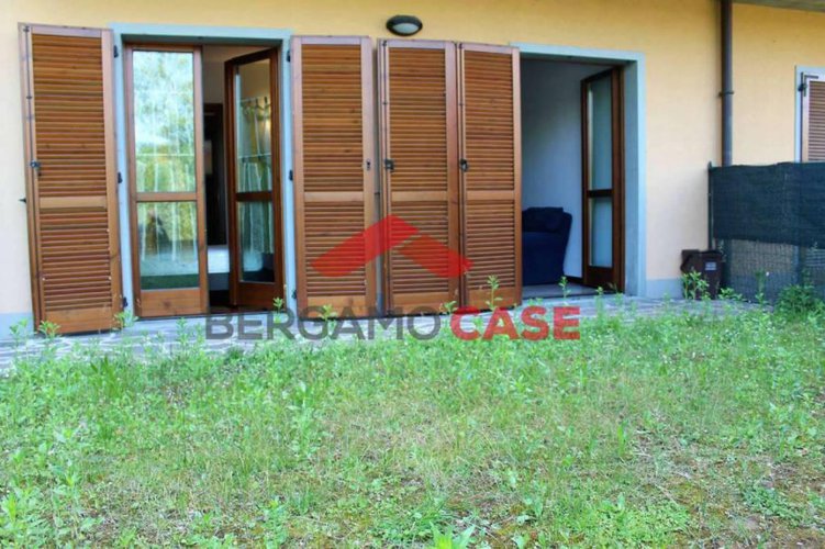 Bilocale con giardino e posto auto curno zona Marigolda Curno